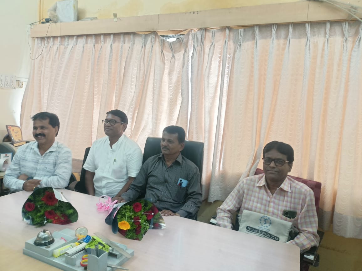 सोलापूर श्रमिक पत्रकार संघाच्या अध्यक्षपदी कृष्णकांत चव्हाण; उपाध्यक्षपदी शिवाजी सुरवसे यांची निवड