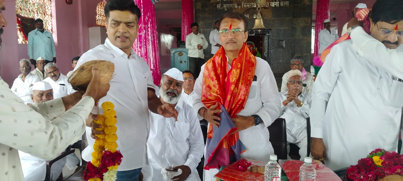धर्मराज काडादी यांच्या गावभेट दौऱ्यामुळे अनेक इच्छुक उमेदवारांची डोकेदुखी वाढली…