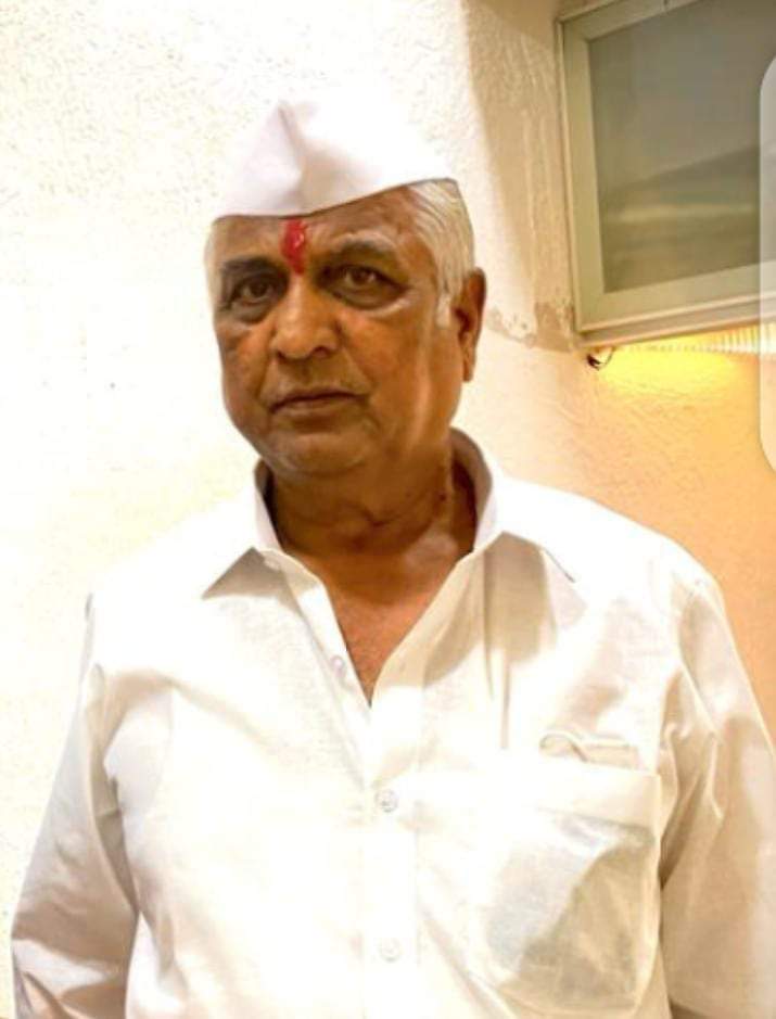 सोलापुर बार असोसिएशनचे माजी अध्यक्ष ॲड. श्री विश्वनाथ धानप्पा फताटे यांचे आज पहाटे 4 वाजता दुःखद निधन झाले आहे