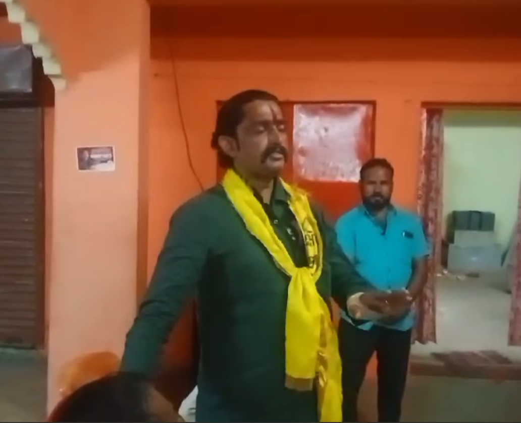 लिंगायत समाजातून चार ते पाच उमेदवात उभे करण्यात भाजपला यश आले आहे……………