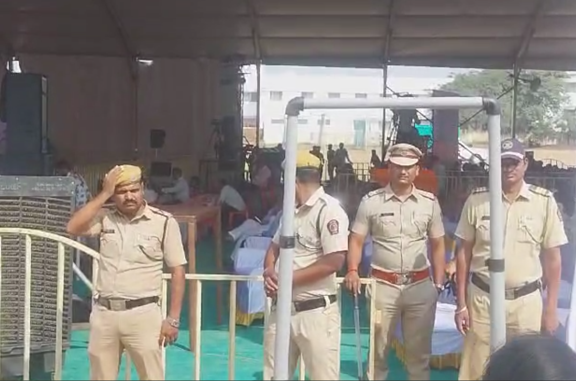 सोलापुरातील!भंडारी मैदानावर नितीन गडकरी यांच्या सभेसाठी शहर पोलिसांचा मोठा बंदोबस्त..