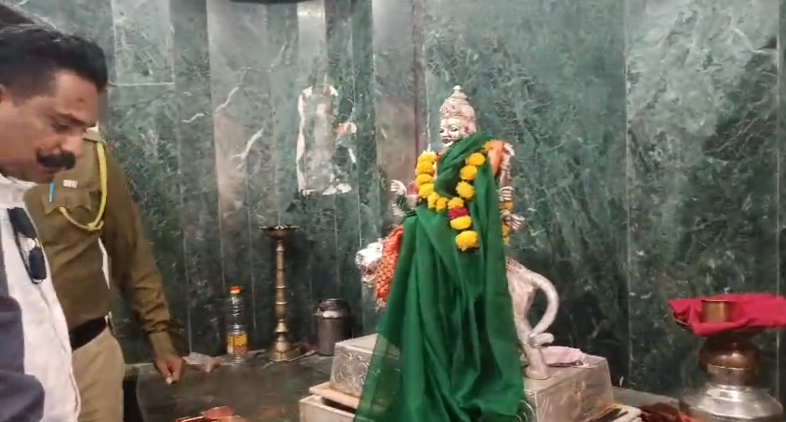 हिंगलाज माता मंदिरामध्ये चोरी; सोने चांदीच्या दागिन्यांसह दानपेटीतील पैसे देखील गायब…
