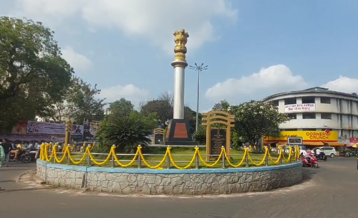 समता सैनिक दलाने भारतरत्न डॉ. बाबासाहेब आंबेडकरांना दिली मानवंदना