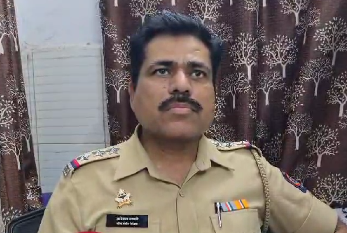 कल्याणमध्ये भर चौकात तरुणावर चाकू हल्ला; आरोपीला महात्मा फुले पोलिसांनी केली अटक
