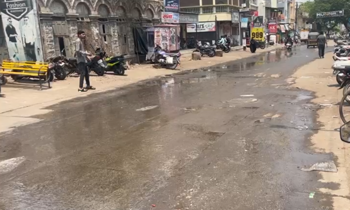 बाराईमाम चौकातील नागरिक त्रस्त महापालिका मात्र मस्त…