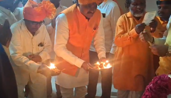 हनुमान जयंतीनिमित्त अमर जाबंवीर तरूण मंडपाच्या वतीने गेल्या 56 वर्षांपासून भव्य लेझीम ताफा मिरवणूक व पुजा करून काढण्यात मिरवणूक काढण्यात आली.